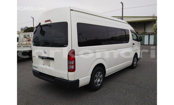 Acheter Import Voiture Toyota Hiace Blanc à Import - Dubai, Grande Comore Acheter Import Voiture Toyota Hiace Blanc à Import - Dubai, Grande Comore