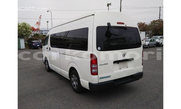 Acheter Import Voiture Toyota Hiace Blanc à Import - Dubai, Grande Comore Acheter Import Voiture Toyota Hiace Blanc à Import - Dubai, Grande Comore