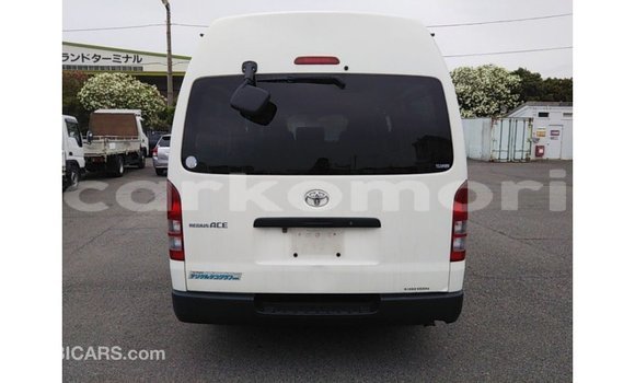 Acheter Import Voiture Toyota Hiace Blanc à Import - Dubai, Grande Comore Acheter Import Voiture Toyota Hiace Blanc à Import - Dubai, Grande Comore