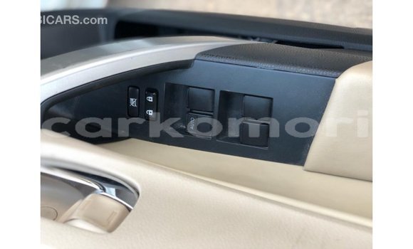 Acheter Import Voiture Toyota Corolla Blanc à Import - Dubai, Grande Comore Acheter Import Voiture Toyota Corolla Blanc à Import - Dubai, Grande Comore