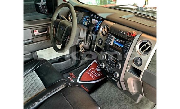 Acheter Import Voiture Ford Club Wagon Rouge à Import - Dubai, Grande Comore Acheter Import Voiture Ford Club Wagon Rouge à Import - Dubai, Grande Comore