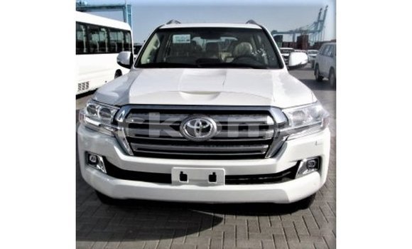 Acheter Import Voiture Toyota Land Cruiser Blanc à Import - Dubai, Grande Comore Acheter Import Voiture Toyota Land Cruiser Blanc à Import - Dubai, Grande Comore