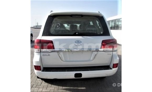 Acheter Import Voiture Toyota Land Cruiser Blanc à Import - Dubai, Grande Comore Acheter Import Voiture Toyota Land Cruiser Blanc à Import - Dubai, Grande Comore