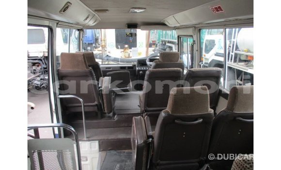 Acheter Import Voiture Toyota Coaster Blanc à Import - Dubai, Grande Comore Acheter Import Voiture Toyota Coaster Blanc à Import - Dubai, Grande Comore