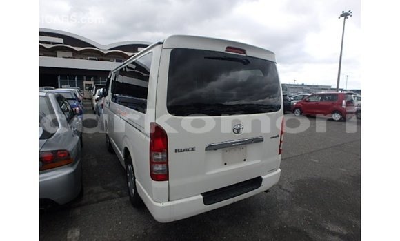 Acheter Import Voiture Toyota Hiace Blanc à Import - Dubai, Grande Comore Acheter Import Voiture Toyota Hiace Blanc à Import - Dubai, Grande Comore