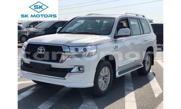 Acheter Import Voiture Toyota Land Cruiser Blanc à Import - Dubai, Grande Comore Acheter Import Voiture Toyota Land Cruiser Blanc à Import - Dubai, Grande Comore