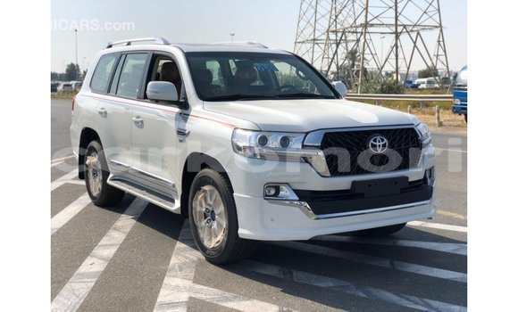 Acheter Import Voiture Toyota Land Cruiser Blanc à Import - Dubai, Grande Comore Acheter Import Voiture Toyota Land Cruiser Blanc à Import - Dubai, Grande Comore
