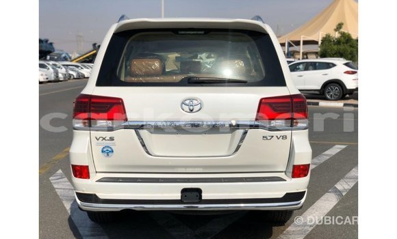 Acheter Import Voiture Toyota Land Cruiser Blanc à Import - Dubai, Grande Comore Acheter Import Voiture Toyota Land Cruiser Blanc à Import - Dubai, Grande Comore