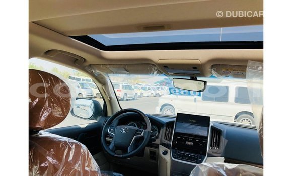 Acheter Import Voiture Toyota Land Cruiser Blanc à Import - Dubai, Grande Comore Acheter Import Voiture Toyota Land Cruiser Blanc à Import - Dubai, Grande Comore
