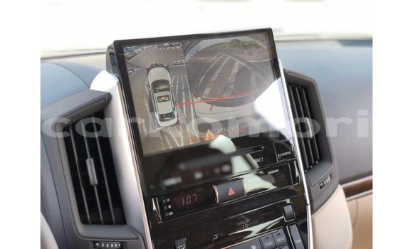 Acheter Import Voiture Toyota Land Cruiser Blanc à Import - Dubai, Grande Comore Acheter Import Voiture Toyota Land Cruiser Blanc à Import - Dubai, Grande Comore