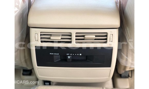 Acheter Import Voiture Toyota Land Cruiser Blanc à Import - Dubai, Grande Comore Acheter Import Voiture Toyota Land Cruiser Blanc à Import - Dubai, Grande Comore