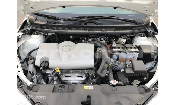 Acheter Import Voiture Toyota Yaris Blanc à Import - Dubai, Grande Comore Acheter Import Voiture Toyota Yaris Blanc à Import - Dubai, Grande Comore