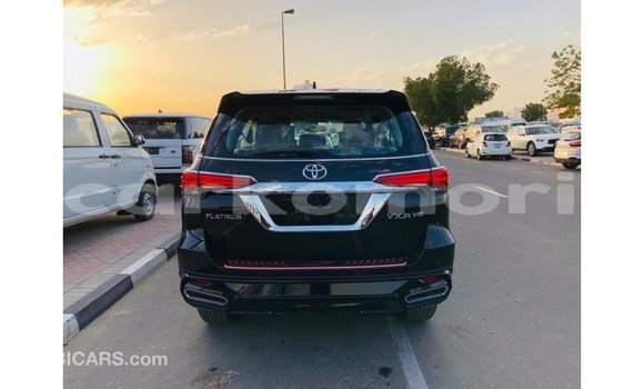 Acheter Import Voiture Toyota Fortuner Noir à Import - Dubai, Grande Comore Acheter Import Voiture Toyota Fortuner Noir à Import - Dubai, Grande Comore