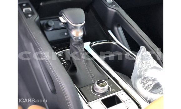 Acheter Import Voiture Kia Carens Blanc à Import - Dubai, Grande Comore Acheter Import Voiture Kia Carens Blanc à Import - Dubai, Grande Comore