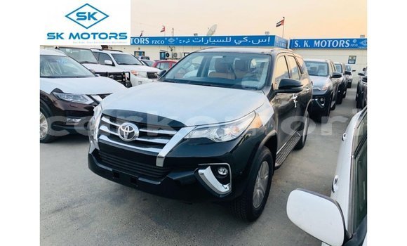 Acheter Import Voiture Toyota Fortuner Noir à Import - Dubai, Grande Comore