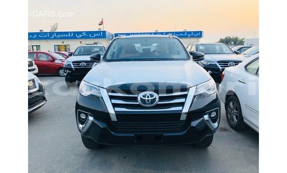 Acheter Import Voiture Toyota Fortuner Noir à Import - Dubai, Grande Comore Acheter Import Voiture Toyota Fortuner Noir à Import - Dubai, Grande Comore