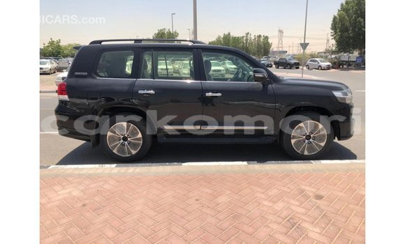 Acheter Import Voiture Toyota Land Cruiser Noir à Import - Dubai, Grande Comore Acheter Import Voiture Toyota Land Cruiser Noir à Import - Dubai, Grande Comore