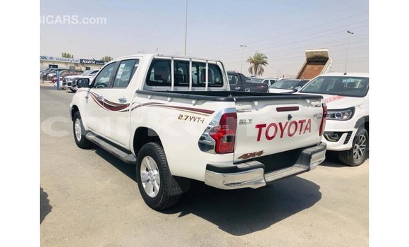 Acheter Import Voiture Toyota Hilux Blanc à Import - Dubai, Grande Comore Acheter Import Voiture Toyota Hilux Blanc à Import - Dubai, Grande Comore