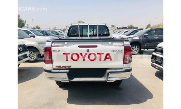 Acheter Import Voiture Toyota Hilux Blanc à Import - Dubai, Grande Comore Acheter Import Voiture Toyota Hilux Blanc à Import - Dubai, Grande Comore