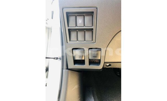 Acheter Import Voiture Toyota Hilux Blanc à Import - Dubai, Grande Comore Acheter Import Voiture Toyota Hilux Blanc à Import - Dubai, Grande Comore