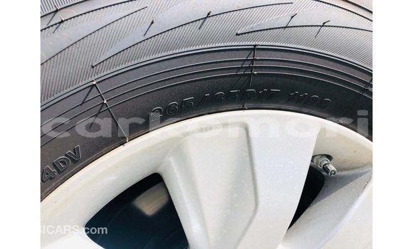 Acheter Import Voiture Toyota Hilux Blanc à Import - Dubai, Grande Comore Acheter Import Voiture Toyota Hilux Blanc à Import - Dubai, Grande Comore