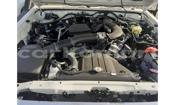Acheter Import Voiture Toyota Land Cruiser Blanc à Import - Dubai, Grande Comore Acheter Import Voiture Toyota Land Cruiser Blanc à Import - Dubai, Grande Comore