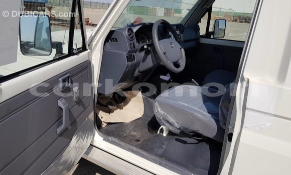 Acheter Import Voiture Toyota Land Cruiser Blanc à Import - Dubai, Grande Comore Acheter Import Voiture Toyota Land Cruiser Blanc à Import - Dubai, Grande Comore