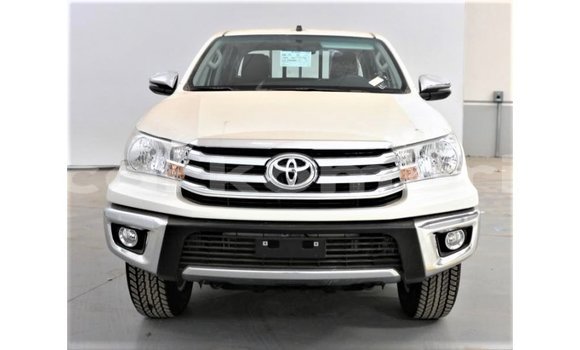 Buy Import Toyota Hilux White Car in Import - Dubai in Great Comore