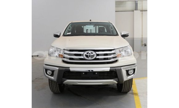 Buy Import Toyota Hilux White Car in Import - Dubai in Great Comore
