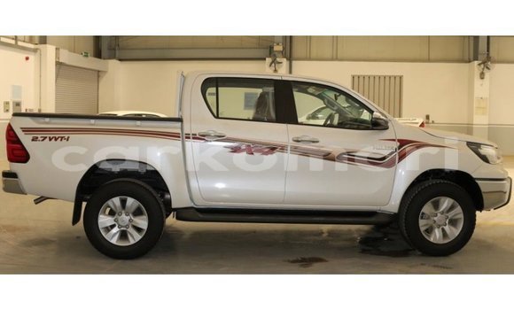 Acheter Import Voiture Toyota Hilux Blanc à Import - Dubai, Grande Comore Acheter Import Voiture Toyota Hilux Blanc à Import - Dubai, Grande Comore