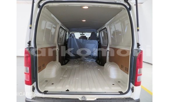 Acheter Import Voiture Toyota Hiace Blanc à Import - Dubai, Grande Comore Acheter Import Voiture Toyota Hiace Blanc à Import - Dubai, Grande Comore