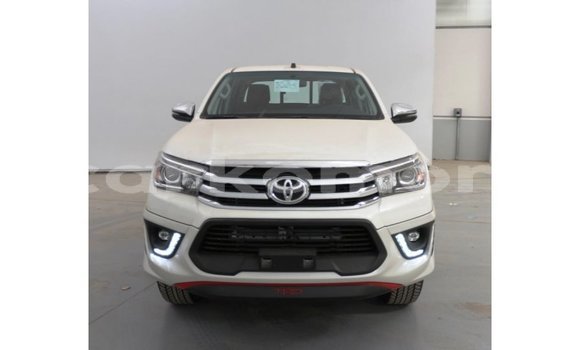 Buy Import Toyota Hilux White Car in Import - Dubai in Great Comore