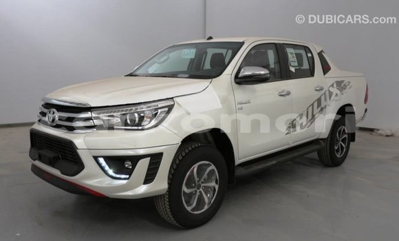 Acheter Import Voiture Toyota Hilux Blanc à Import - Dubai, Grande Comore Acheter Import Voiture Toyota Hilux Blanc à Import - Dubai, Grande Comore