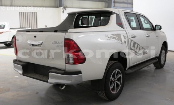 Acheter Import Voiture Toyota Hilux Blanc à Import - Dubai, Grande Comore Acheter Import Voiture Toyota Hilux Blanc à Import - Dubai, Grande Comore