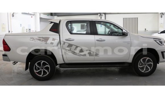 Acheter Import Voiture Toyota Hilux Blanc à Import - Dubai, Grande Comore Acheter Import Voiture Toyota Hilux Blanc à Import - Dubai, Grande Comore