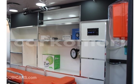 Acheter Import Voiture Toyota Hiace Blanc à Import - Dubai, Grande Comore Acheter Import Voiture Toyota Hiace Blanc à Import - Dubai, Grande Comore