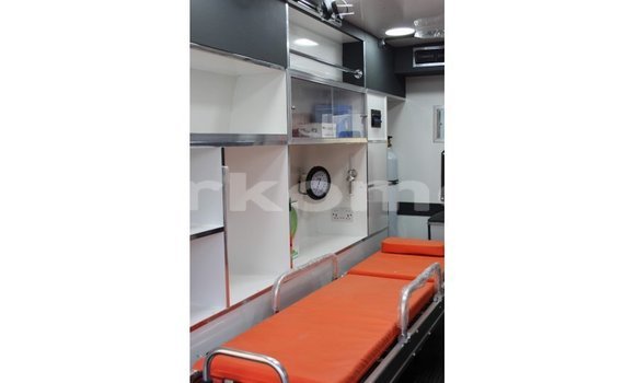 Acheter Import Voiture Toyota Hiace Blanc à Import - Dubai, Grande Comore Acheter Import Voiture Toyota Hiace Blanc à Import - Dubai, Grande Comore