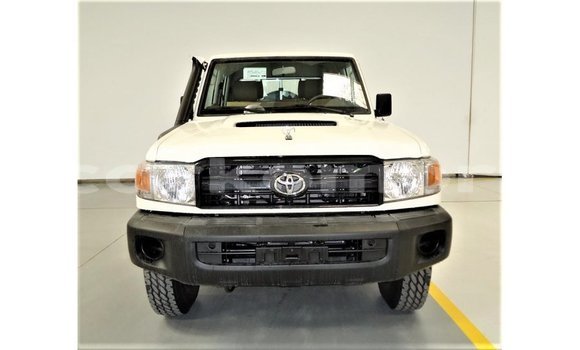 Buy Import Toyota Land Cruiser White Car in Import - Dubai in Great Comore