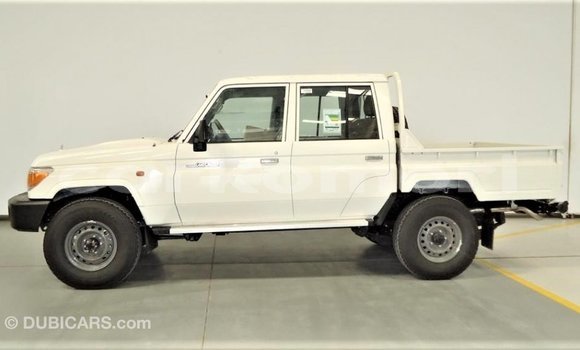 Acheter Import Voiture Toyota Land Cruiser Blanc à Import - Dubai, Grande Comore Acheter Import Voiture Toyota Land Cruiser Blanc à Import - Dubai, Grande Comore