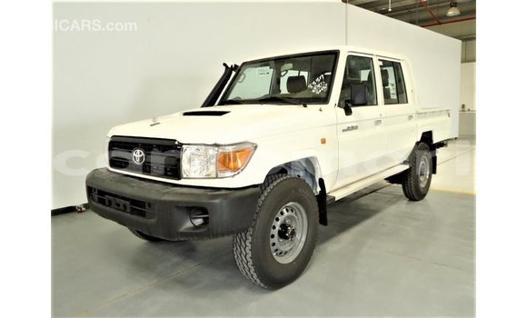 Acheter Import Voiture Toyota Land Cruiser Blanc à Import - Dubai, Grande Comore Acheter Import Voiture Toyota Land Cruiser Blanc à Import - Dubai, Grande Comore
