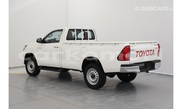 Acheter Import Voiture Toyota Hilux Blanc à Import - Dubai, Grande Comore Acheter Import Voiture Toyota Hilux Blanc à Import - Dubai, Grande Comore
