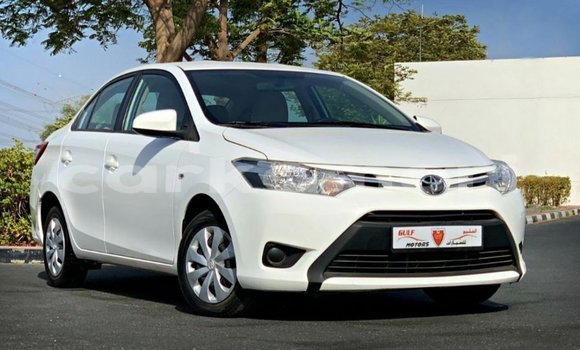 Acheter Import Voiture Toyota Yaris Blanc à Import - Dubai, Grande Comore