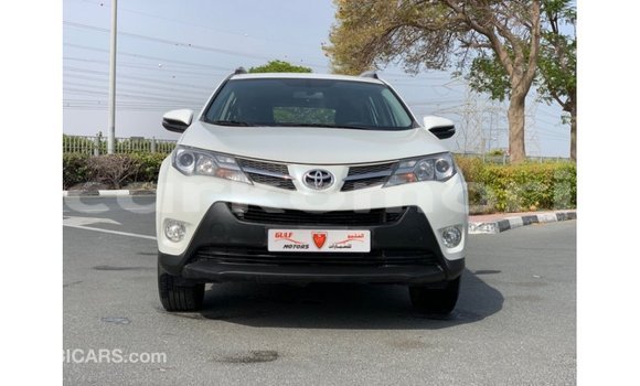 Buy Import Toyota 4Runner White Car in Import - Dubai in Great Comore Buy Import Toyota 4Runner White Car in Import - Dubai in Great Comore