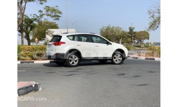 Buy Import Toyota 4Runner White Car in Import - Dubai in Great Comore Buy Import Toyota 4Runner White Car in Import - Dubai in Great Comore