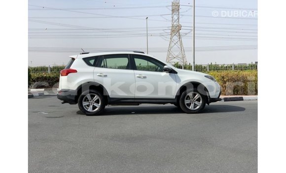 Buy Import Toyota 4Runner White Car in Import - Dubai in Great Comore Buy Import Toyota 4Runner White Car in Import - Dubai in Great Comore