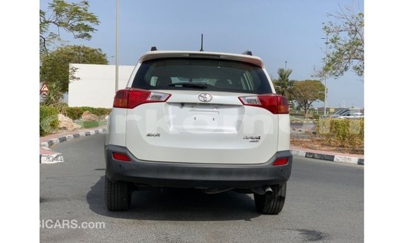 Buy Import Toyota 4Runner White Car in Import - Dubai in Great Comore Buy Import Toyota 4Runner White Car in Import - Dubai in Great Comore