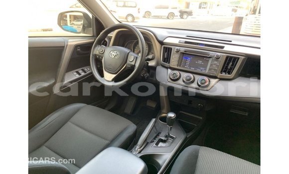 Buy Import Toyota 4Runner White Car in Import - Dubai in Great Comore Buy Import Toyota 4Runner White Car in Import - Dubai in Great Comore