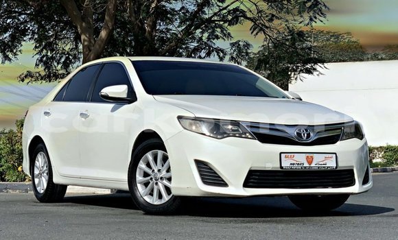 Buy Import Toyota Camry White Car in Import - Dubai in Great Comore