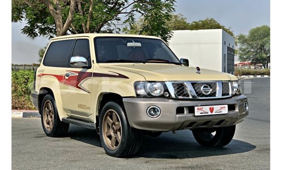 Buy Import Nissan Patrol Beige Car in Import - Dubai in Great Comore