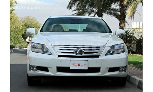 Acheter Import Voiture Lexus LS Blanc à Import - Dubai, Grande Comore Acheter Import Voiture Lexus LS Blanc à Import - Dubai, Grande Comore